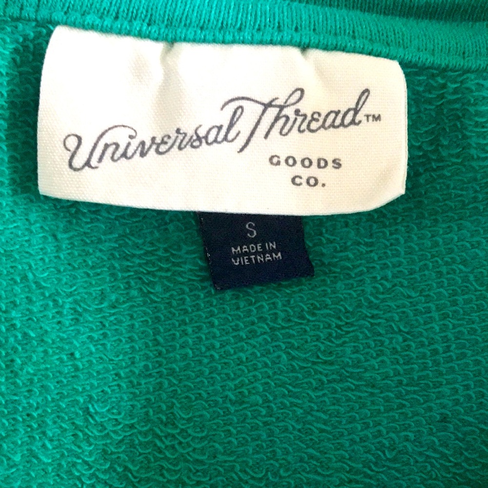 Universal Thread top. - Picture 3 of 3